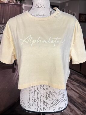 Alphalete Signature Crop Top Butter Yellow
